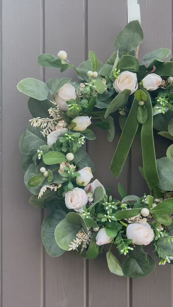 
                
                    Load and play video in Gallery viewer, Pearl Faux Flower White Wreath
                
            